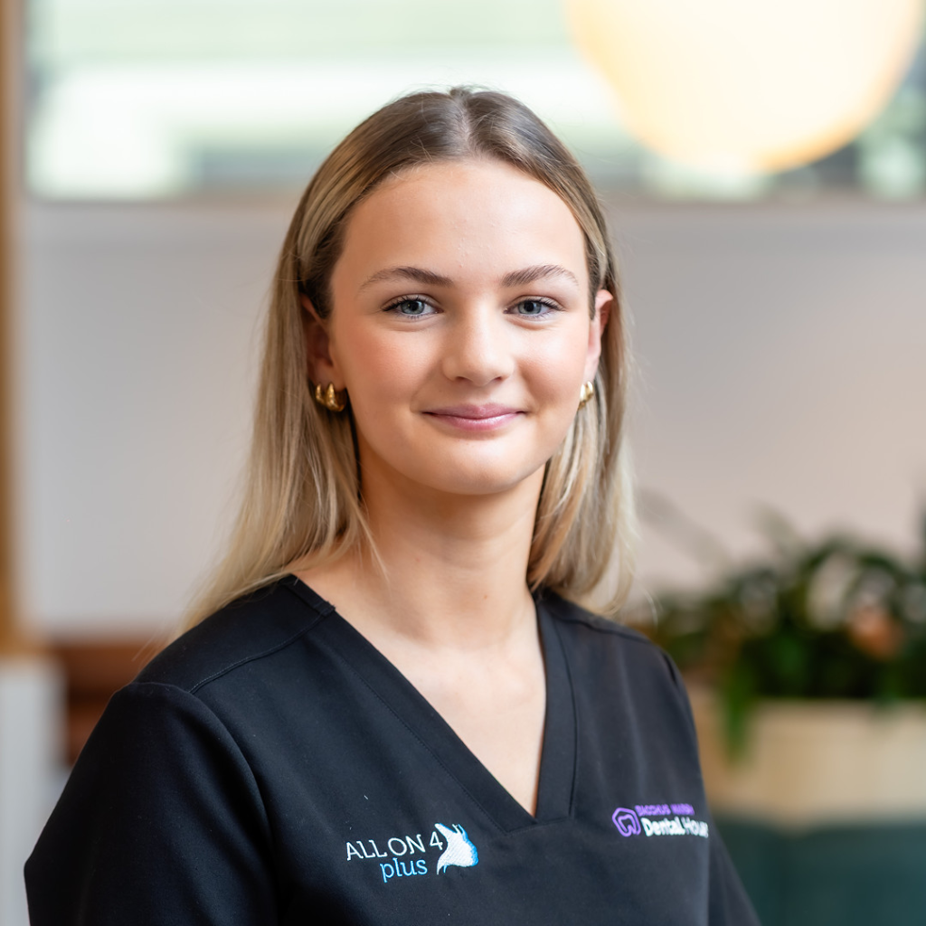 Adelle, Dental Assistant