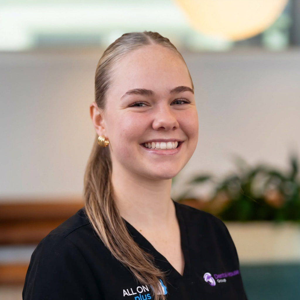Rori, Dental Assistant